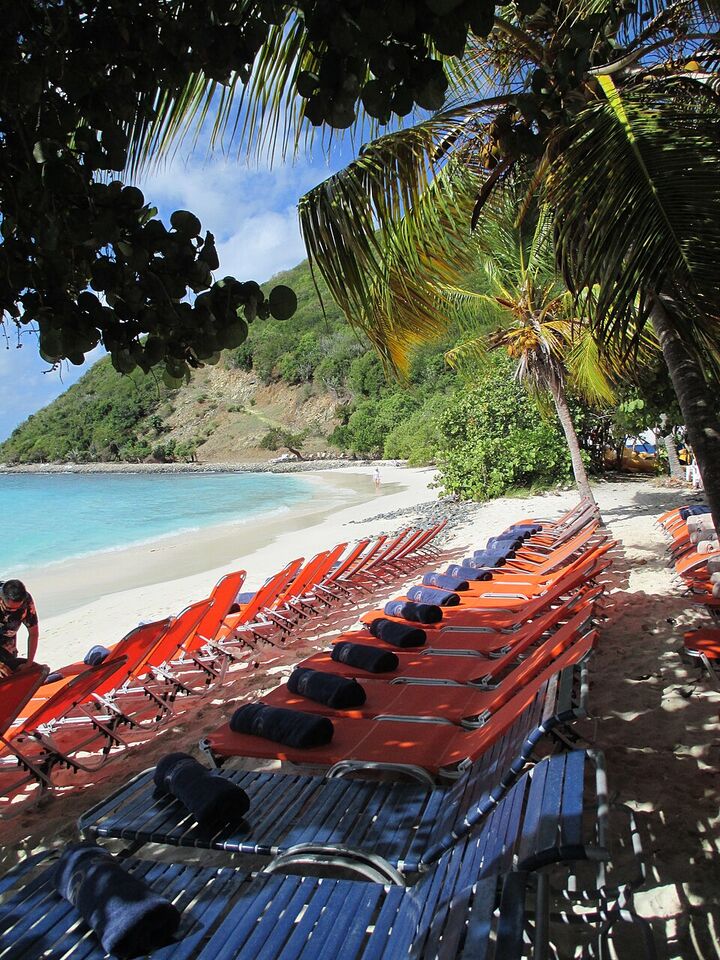 Rows of loungers in the shade of the sea grapes on the main beach, beside Gertrude's (February 2015)